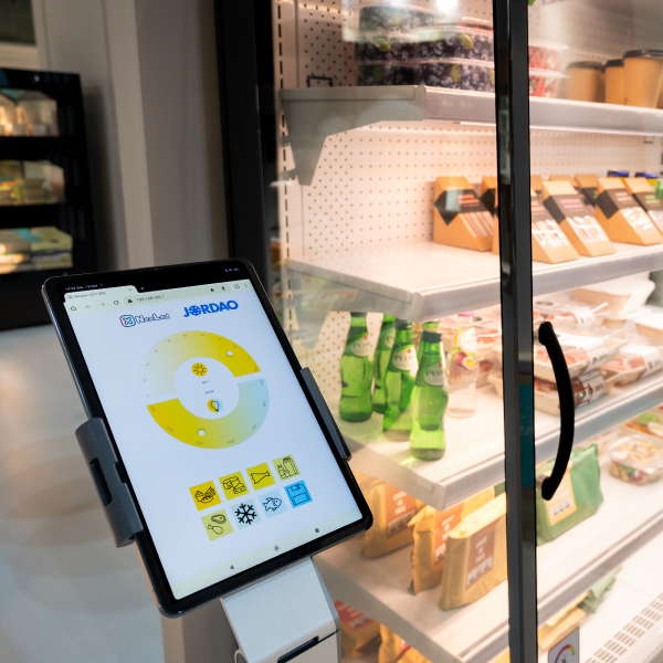Ilumina&ccedil;&atilde;o LED para expositores alimentares com controlo via app