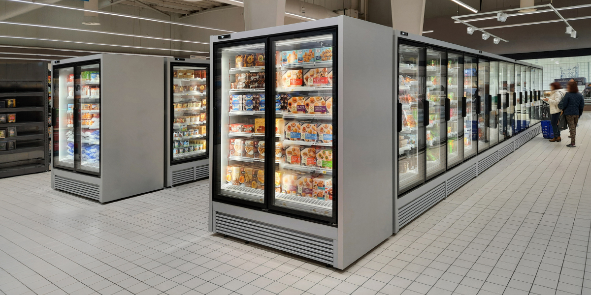 Linha cont&iacute;nua de murais refrigerados FUTURO 2 em supermercado