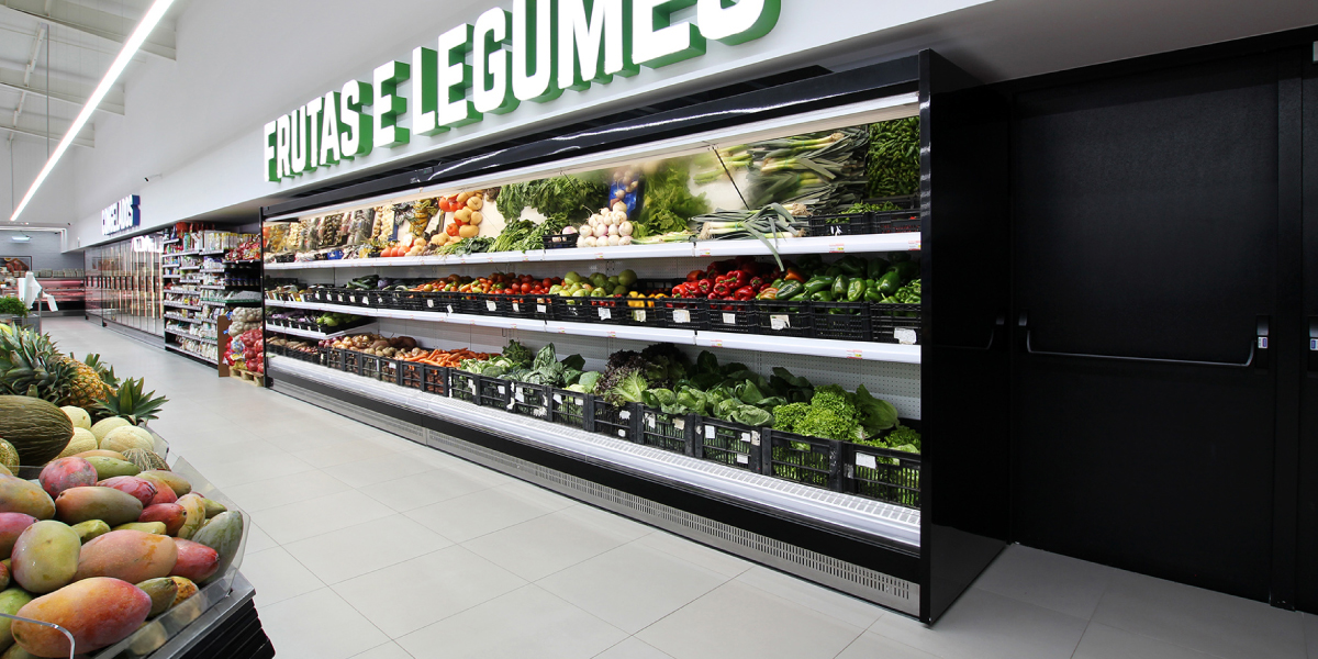 Linha cont&iacute;nua de murais refrigerados FUTURO 2 em supermercado